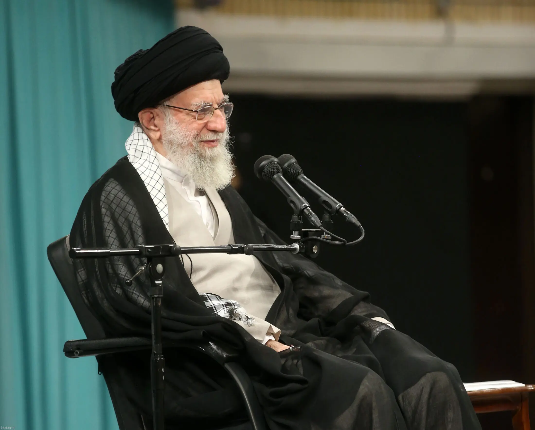 دیدار اعضای ستاد برگزاری کنگره ملی شهدای استان اردبیل با رهبر انقلاب